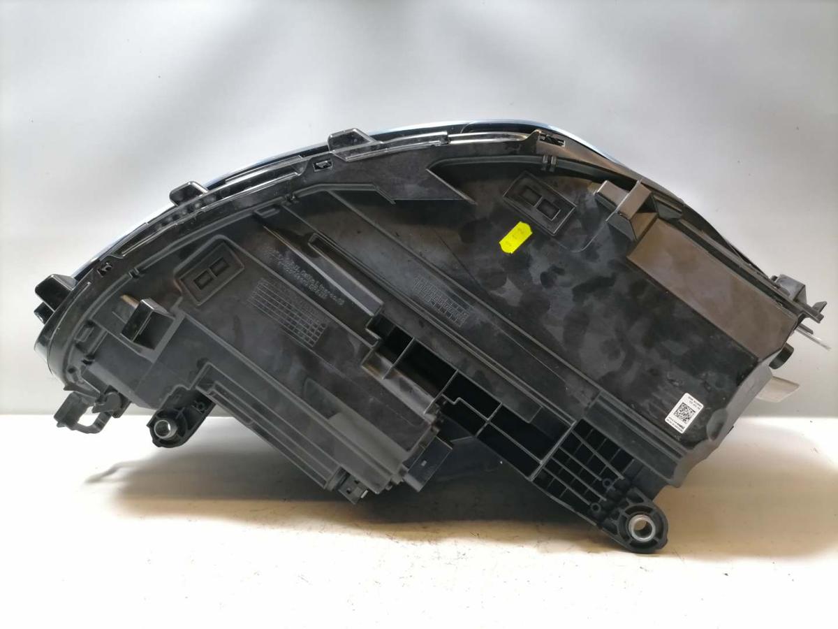 VW Passat B9 original Scheinwerfer links LED Bj.2024